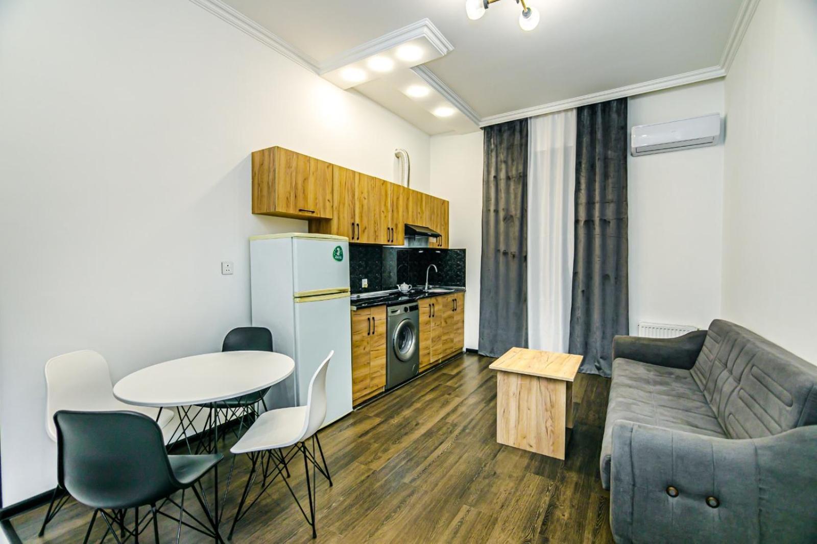 M Estate. 2 Room Home In Targovu Baku Ngoại thất bức ảnh
