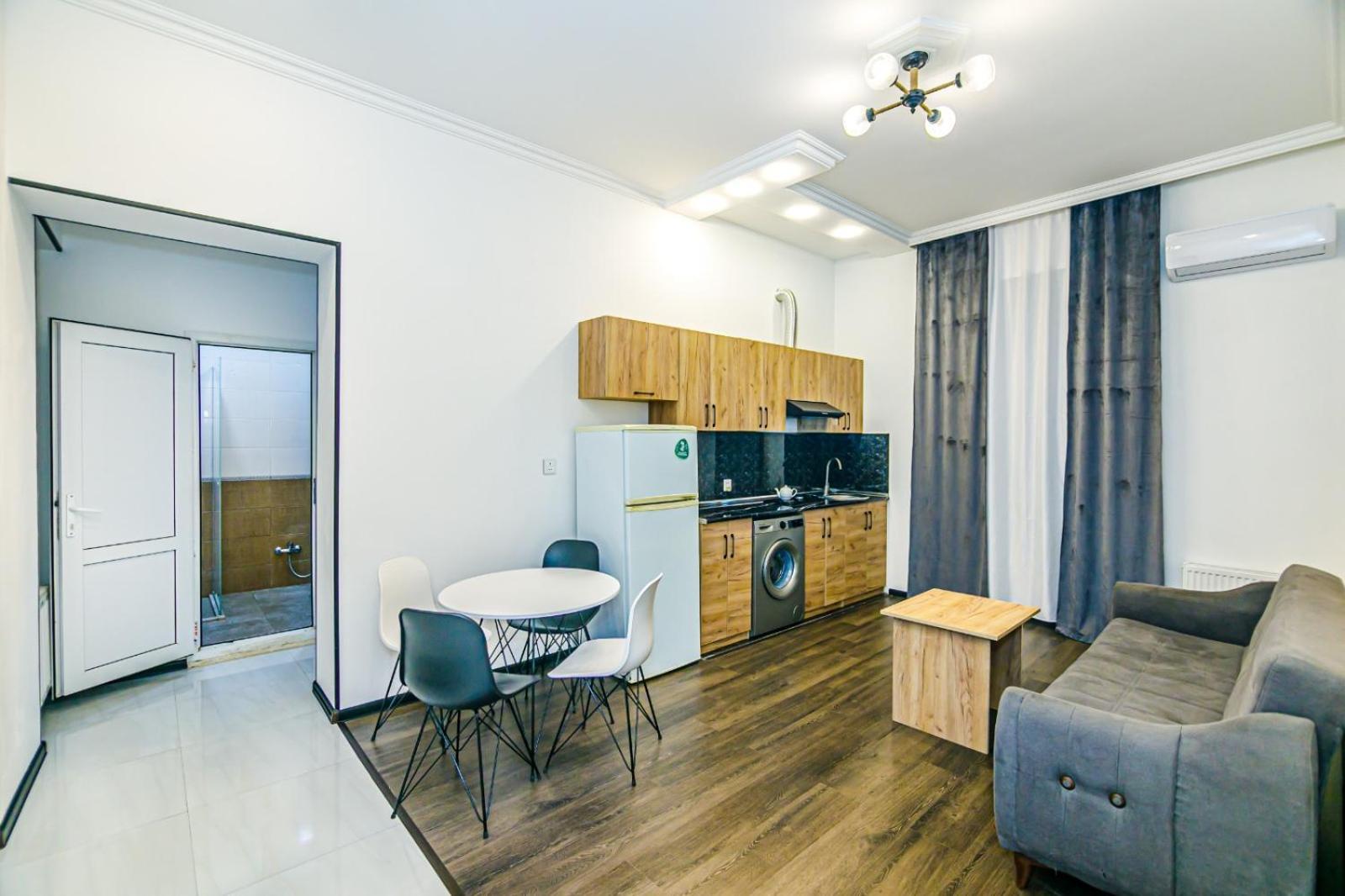 M Estate. 2 Room Home In Targovu Baku Ngoại thất bức ảnh