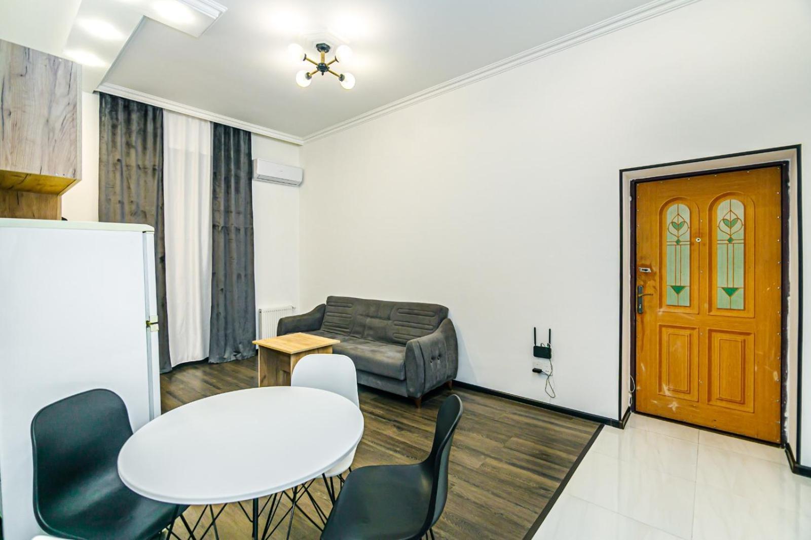 M Estate. 2 Room Home In Targovu Baku Ngoại thất bức ảnh